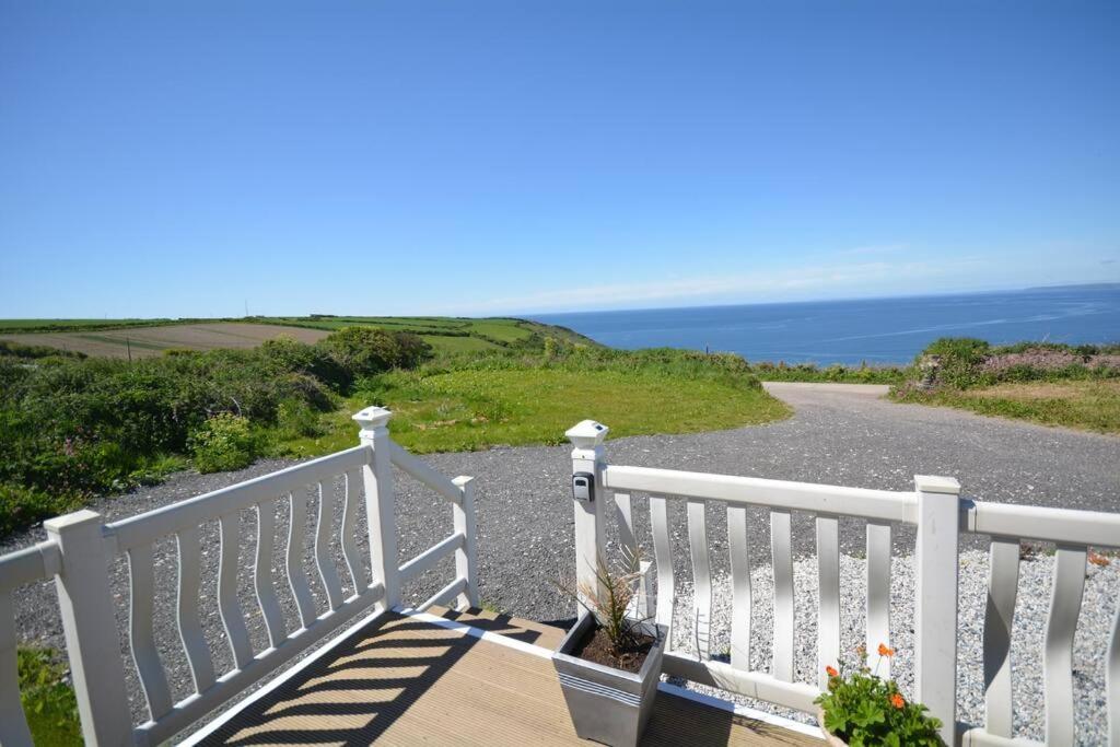 Bay View - Fantastic Views Of Whitsand Bay Torpoint Exteriör bild